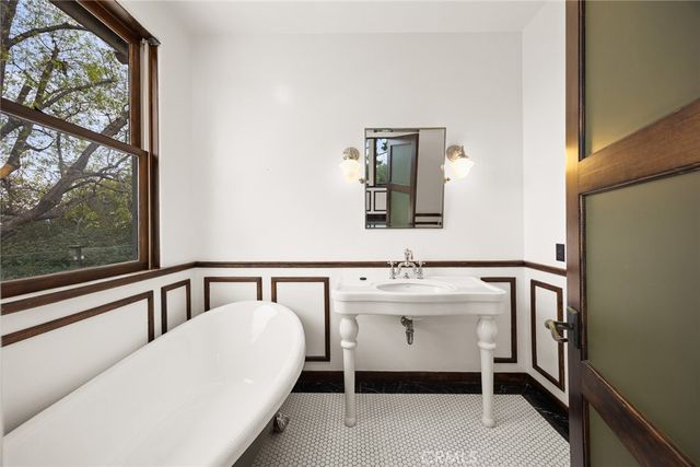 5310 Linda Vista, La Canada Flintridge, CA 91011
