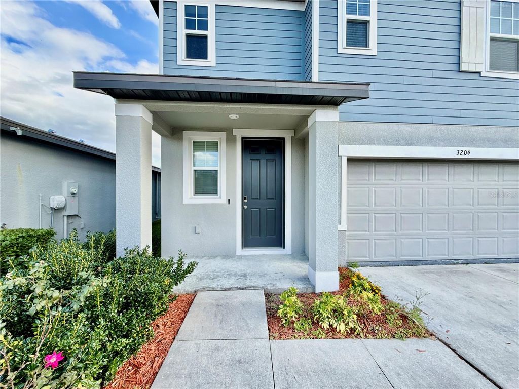 Image 2 of property listing at 3204 FRESNO PLACE, Zephyrhills, FL 33541