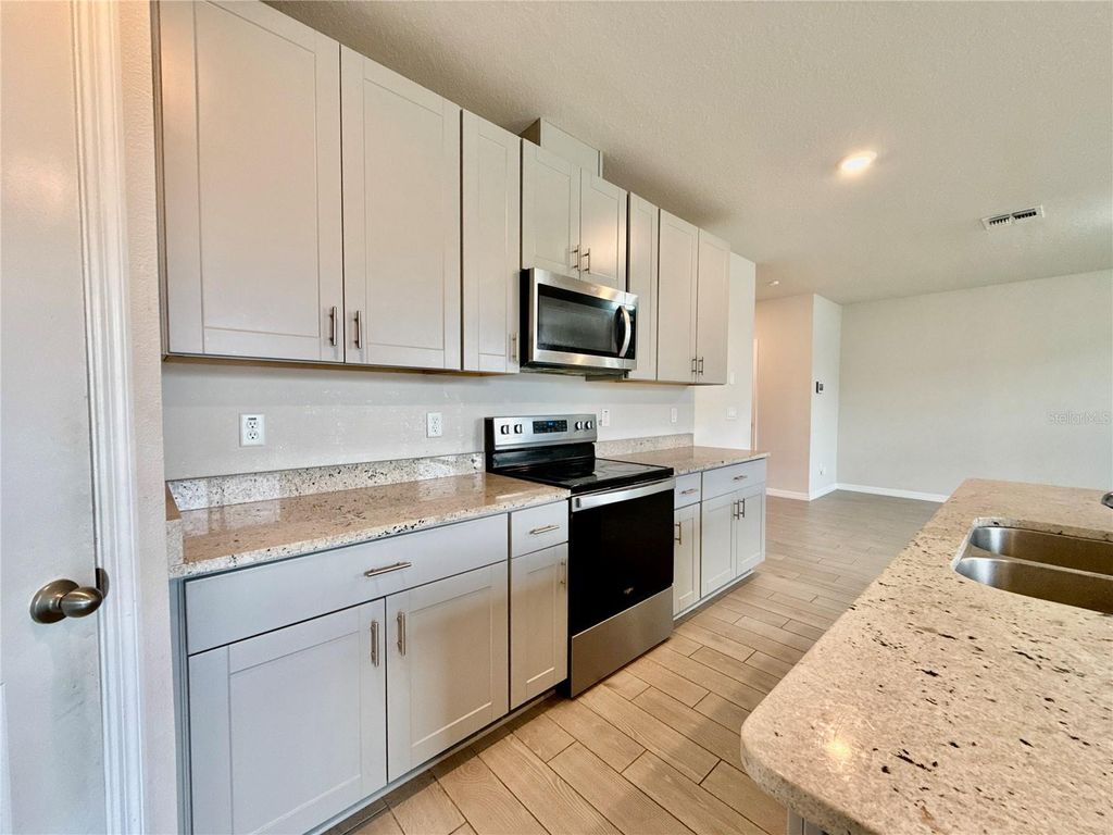 Image 13 of property listing at 3204 FRESNO PLACE, Zephyrhills, FL 33541