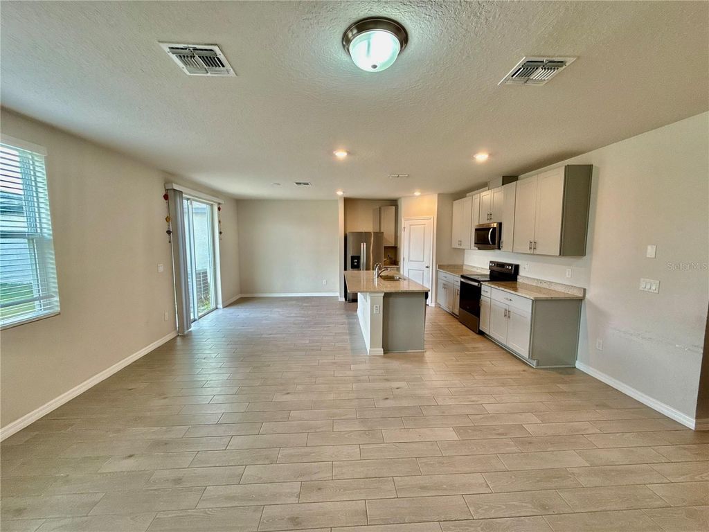 Image 16 of property listing at 3204 FRESNO PLACE, Zephyrhills, FL 33541