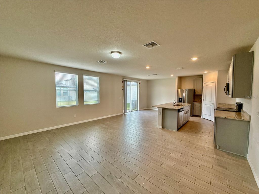 Image 7 of property listing at 3204 FRESNO PLACE, Zephyrhills, FL 33541