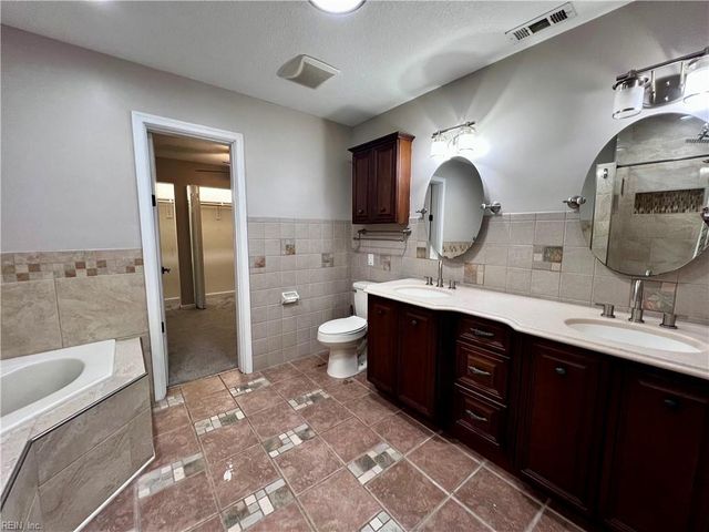 684 Orangewood DR, Virginia Beach, VA 23453