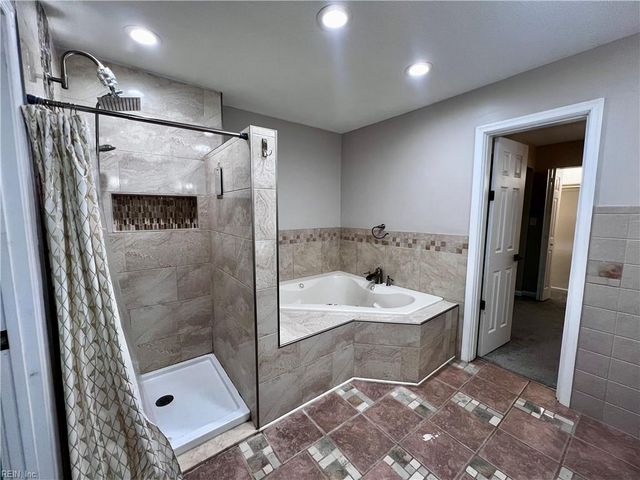 684 Orangewood DR, Virginia Beach, VA 23453