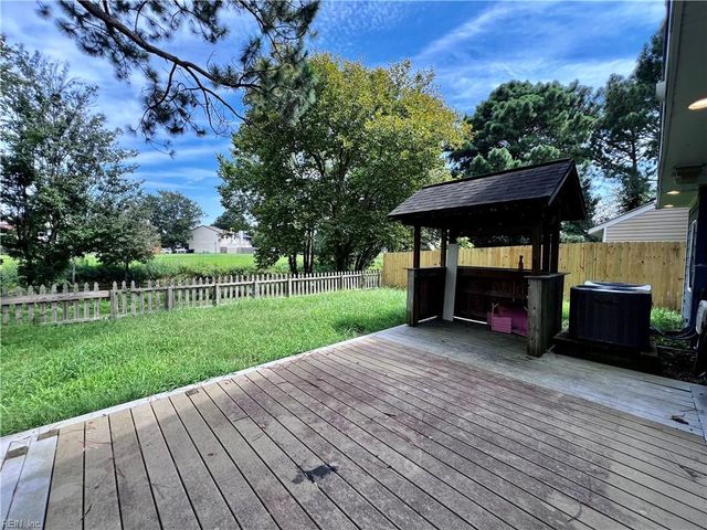 684 Orangewood DR, Virginia Beach, VA 23453