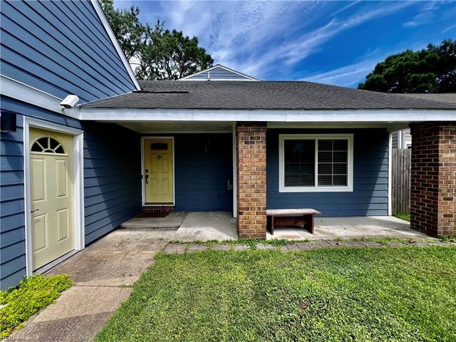 684 Orangewood DR, Virginia Beach, VA 23453