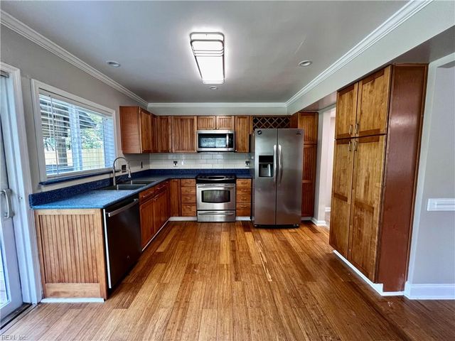 684 Orangewood DR, Virginia Beach, VA 23453