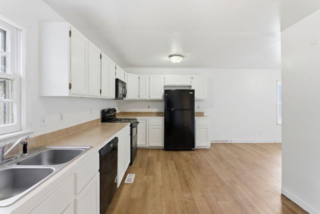 703 S Hydraulic, Wichita, KS 67211