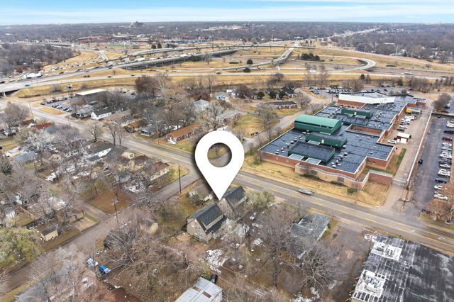 703 S Hydraulic, Wichita, KS 67211