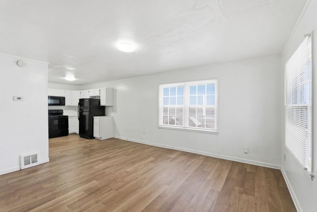 703 S Hydraulic, Wichita, KS 67211
