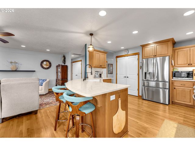 1261 Sw BINFORD LAKE Pkwy, Gresham, OR 97080