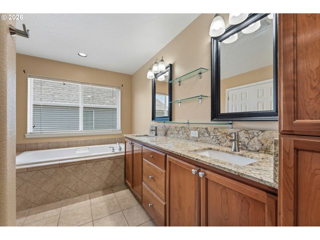 4049 Nw 134TH Ter, Portland, OR 97229