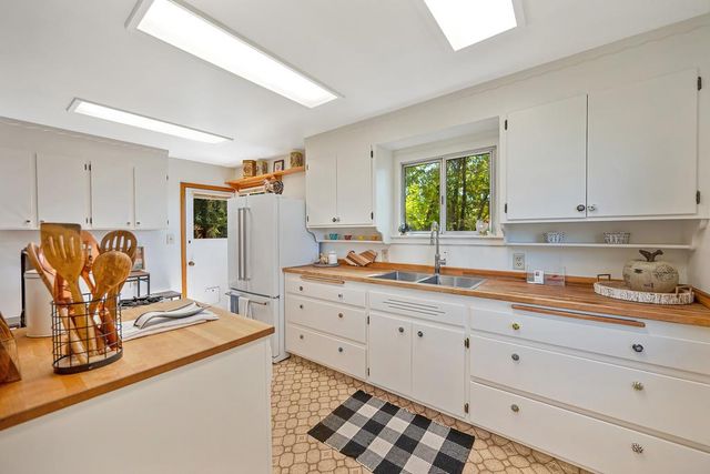 12190 Holly Vista Way, Auburn, CA 95603