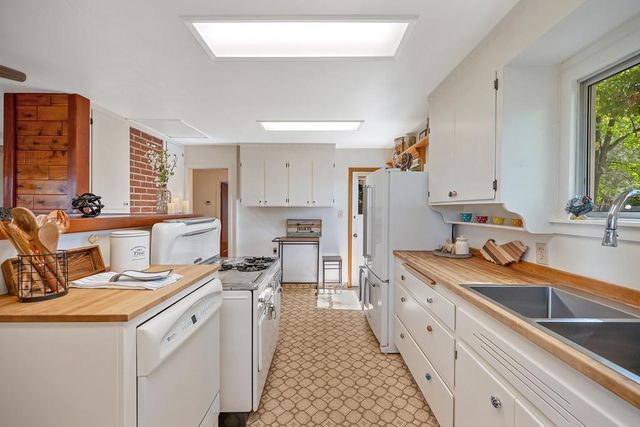 12190 Holly Vista Way, Auburn, CA 95603