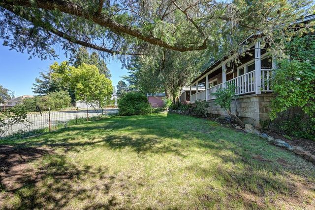 12190 Holly Vista Way, Auburn, CA 95603