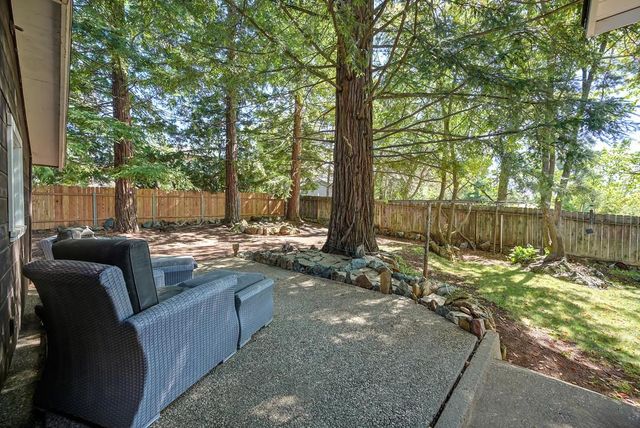 12190 Holly Vista Way, Auburn, CA 95603