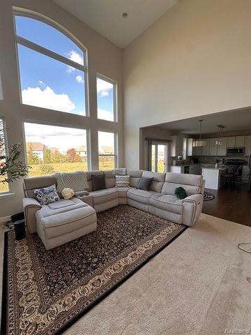 4769 N Stonegate Circle, Lake Orion, MI 48359
