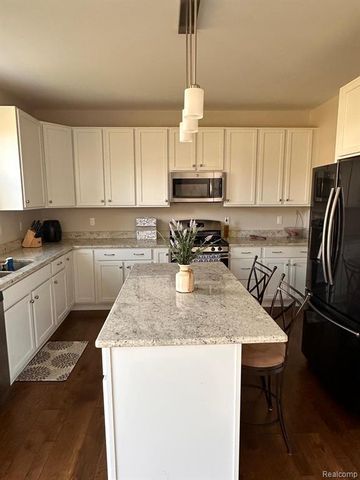 4769 N Stonegate Circle, Lake Orion, MI 48359