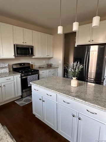 4769 N Stonegate Circle, Lake Orion, MI 48359