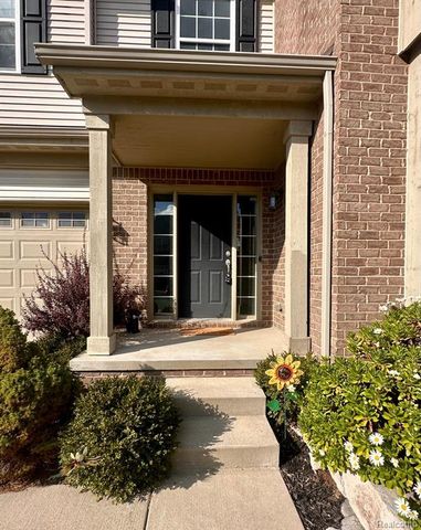 4769 N Stonegate Circle, Lake Orion, MI 48359