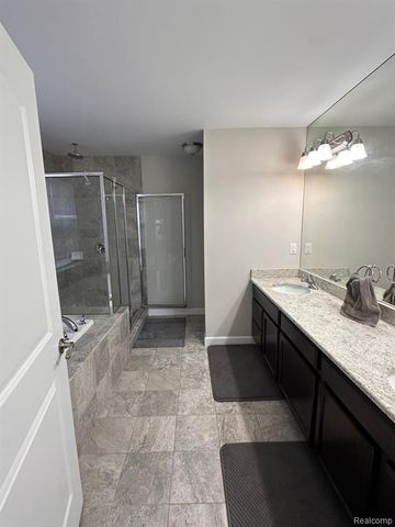 4769 N Stonegate Circle, Lake Orion, MI 48359