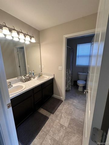 4769 N Stonegate Circle, Lake Orion, MI 48359