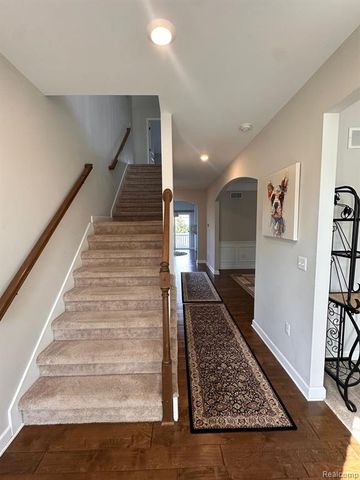 4769 N Stonegate Circle, Lake Orion, MI 48359