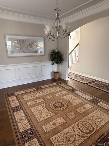 4769 N Stonegate Circle, Lake Orion, MI 48359