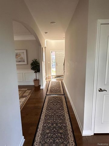 4769 N Stonegate Circle, Lake Orion, MI 48359