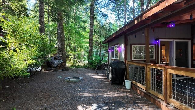 131 Drial Loop, Deming, WA 98244
