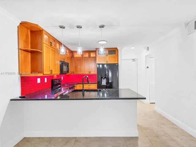 10900 SW 104th Street 114, Miami, FL 33176