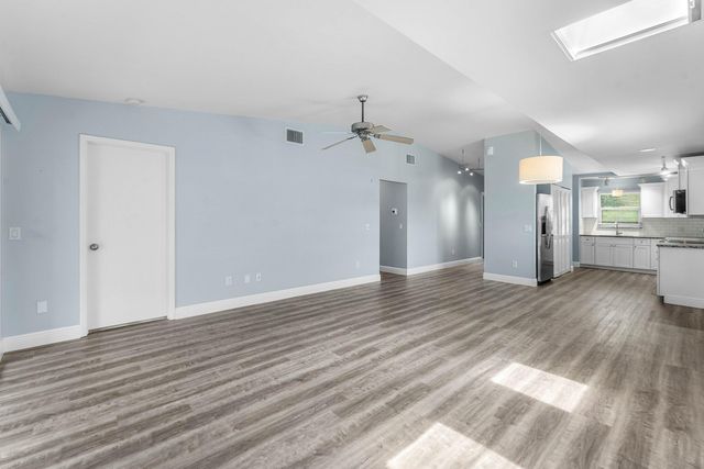 8388 SE CROFT Circle P-6, Hobe Sound, FL 33455