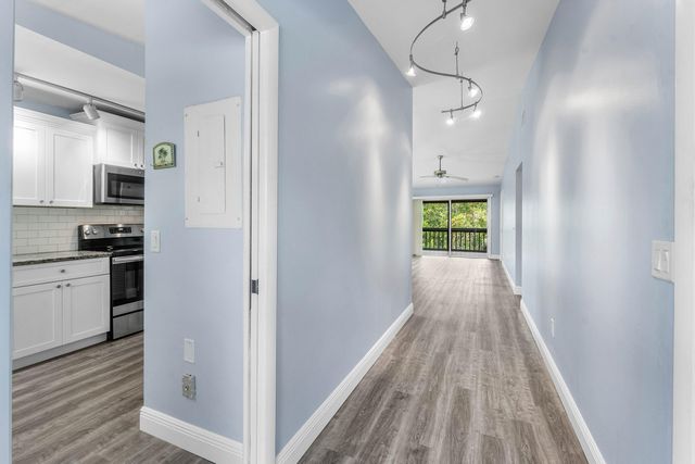 8388 SE CROFT Circle P-6, Hobe Sound, FL 33455