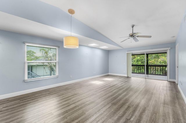 8388 SE CROFT Circle P-6, Hobe Sound, FL 33455