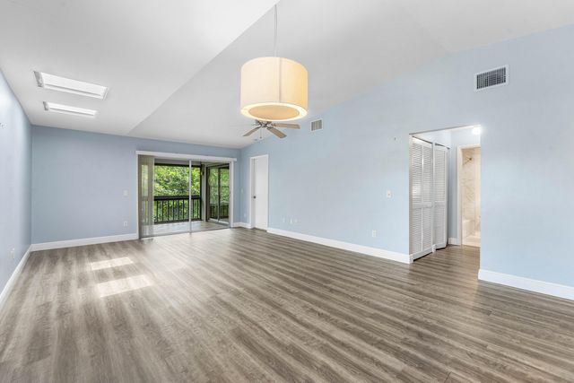 8388 SE CROFT Circle P-6, Hobe Sound, FL 33455