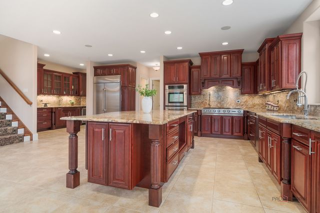 26 E Peter Lane, Hawthorn Woods, IL 60047