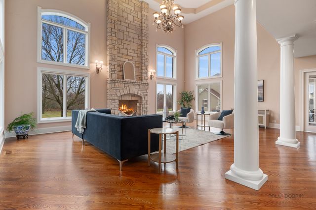 26 E Peter Lane, Hawthorn Woods, IL 60047