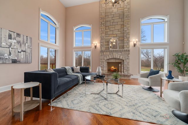 26 E Peter Lane, Hawthorn Woods, IL 60047