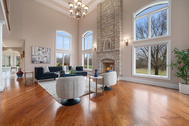 26 E Peter Lane, Hawthorn Woods, IL 60047