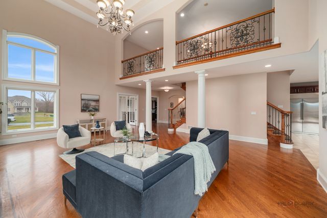 26 E Peter Lane, Hawthorn Woods, IL 60047