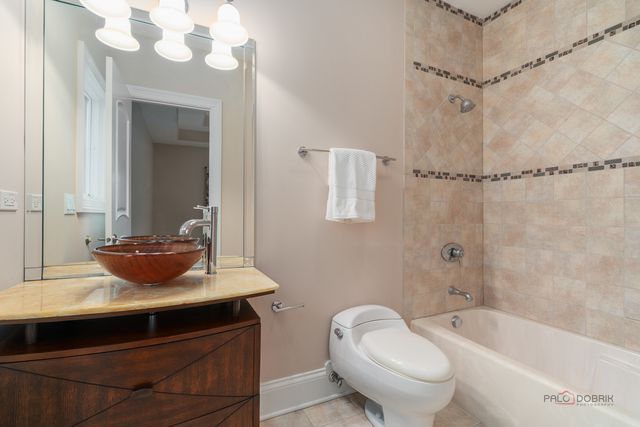 26 E Peter Lane, Hawthorn Woods, IL 60047