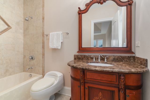 26 E Peter Lane, Hawthorn Woods, IL 60047