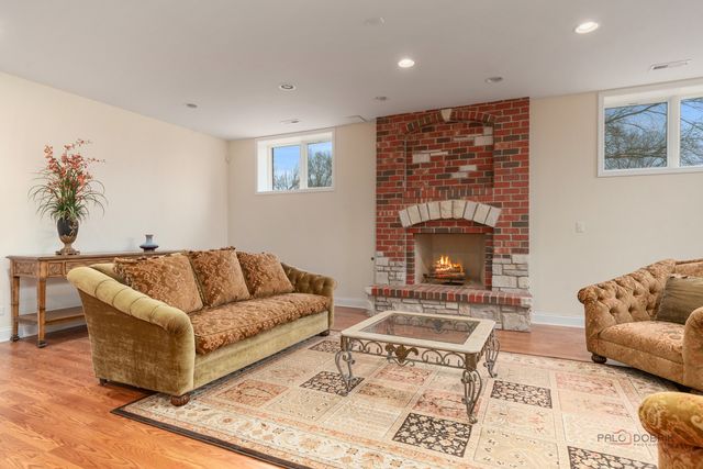 26 E Peter Lane, Hawthorn Woods, IL 60047
