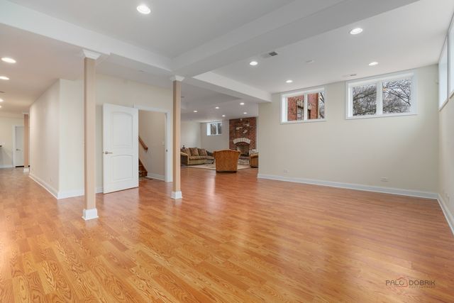 26 E Peter Lane, Hawthorn Woods, IL 60047