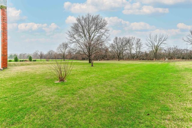 26 E Peter Lane, Hawthorn Woods, IL 60047