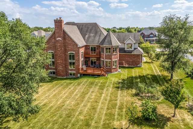 26 E Peter Lane, Hawthorn Woods, IL 60047