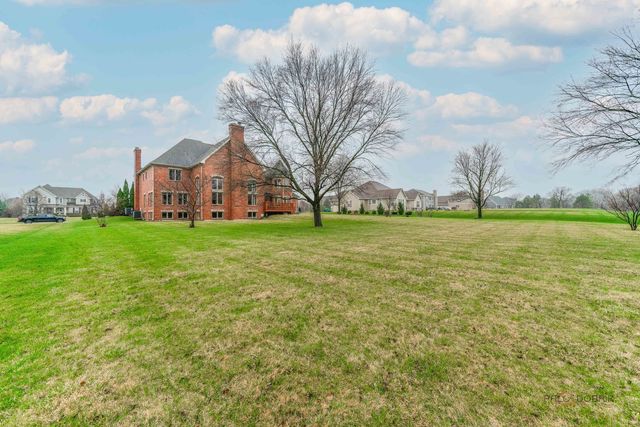 26 E Peter Lane, Hawthorn Woods, IL 60047