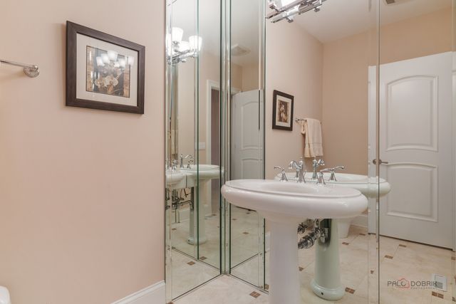 26 E Peter Lane, Hawthorn Woods, IL 60047