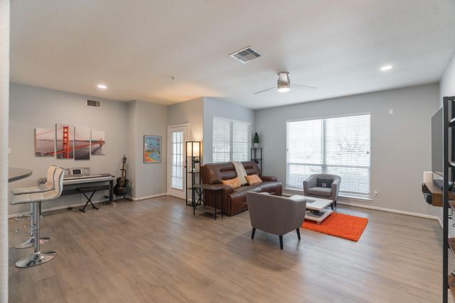 6607 Lake Woodlands Drive 312, The Woodlands, TX 77382