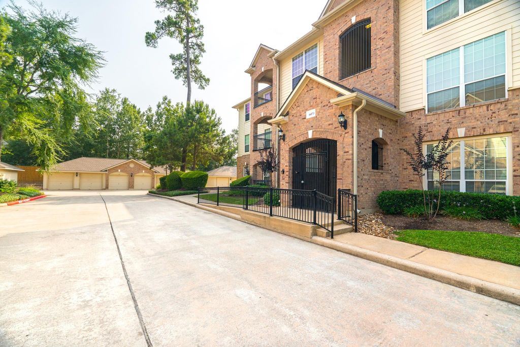 6607 Lake Woodlands Drive 312, The Woodlands, TX 77382