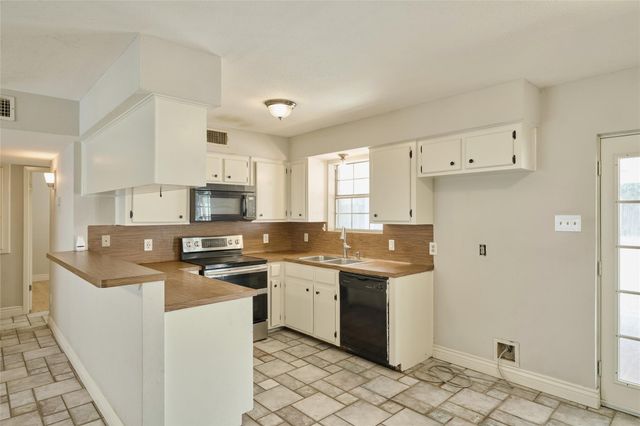 119 Laurie Lane, Willis, TX 77378